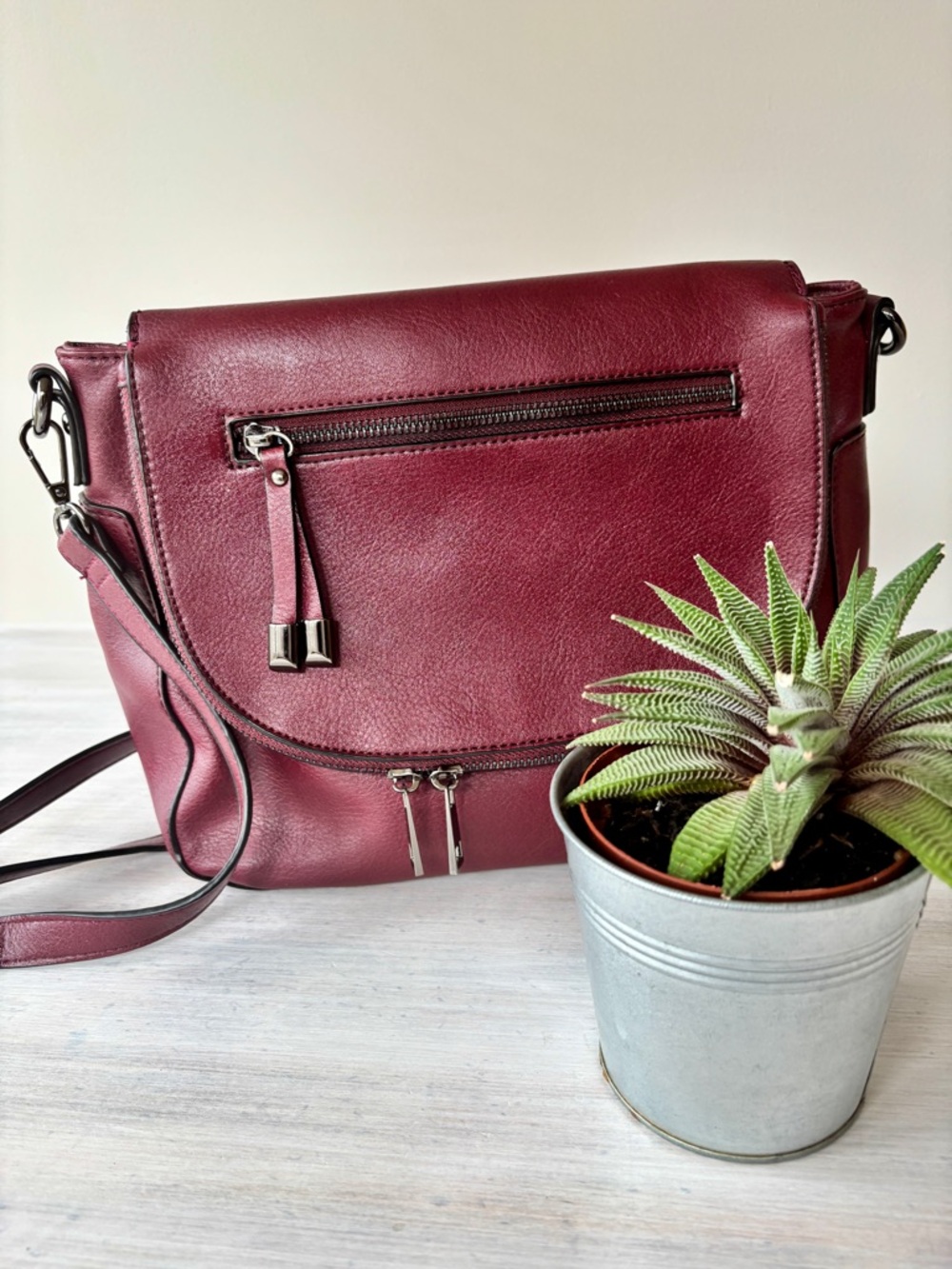 Cleo Burgundy Faux Leather Shoulder Bag with Zip Pockets. NEW ❤️